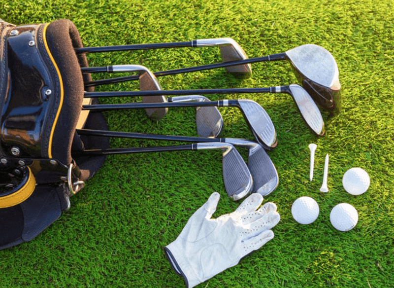 Top 9 Vật Dụng Cần Thiết để Bắt Đầu Chơi Golf: Từ Gậy Đến Phụ Kiện
